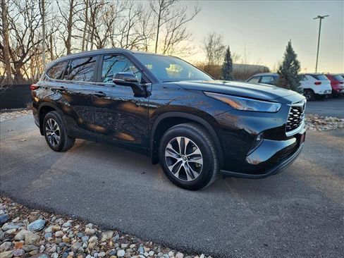 Used 2023 Toyota Highlander XLE image 7