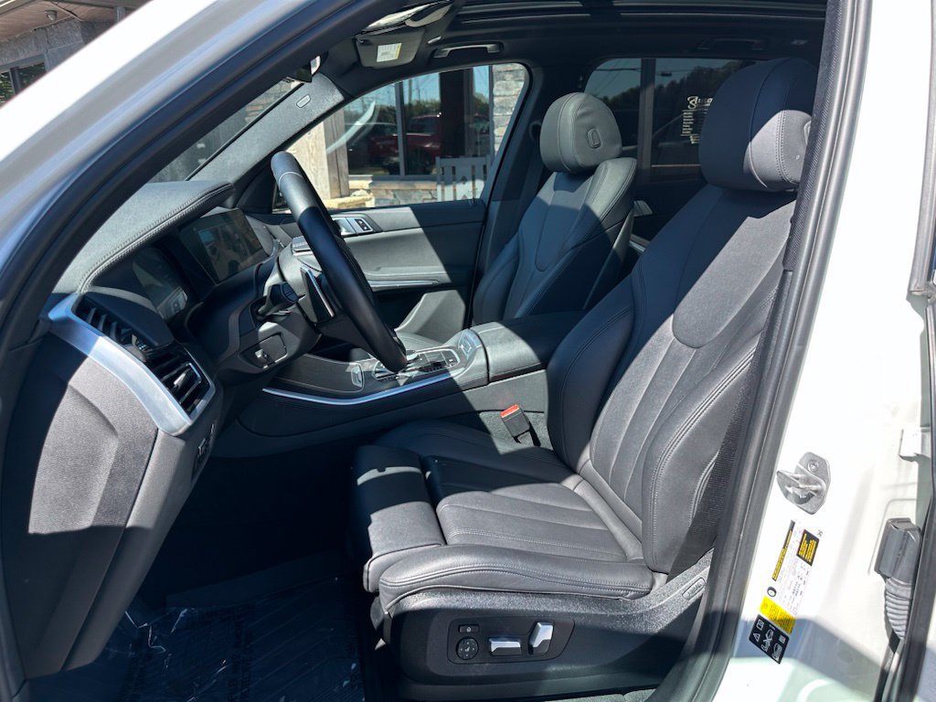 Used 2022 BMW X5 xDrive40i w/ Climate Comfort Package AWD/4WD image 16