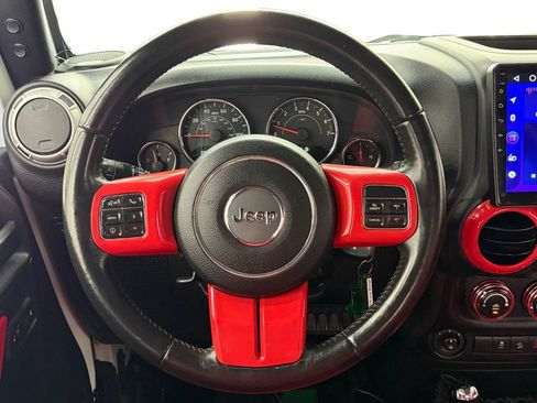 Used 2016 Jeep Wrangler Unlimited Rubicon w/ Connectivity Group AWD/4WD image 13
