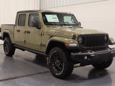 New 2025 Jeep Gladiator Willys image 2