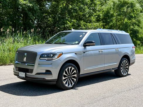 Used 2024 Lincoln Navigator L Reserve AWD/4WD image 3
