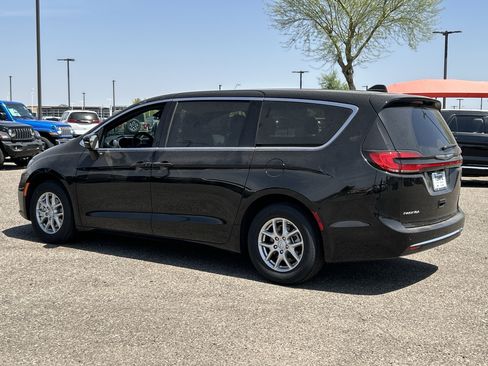 New 2026 Chrysler Pacifica Select FWD image 4