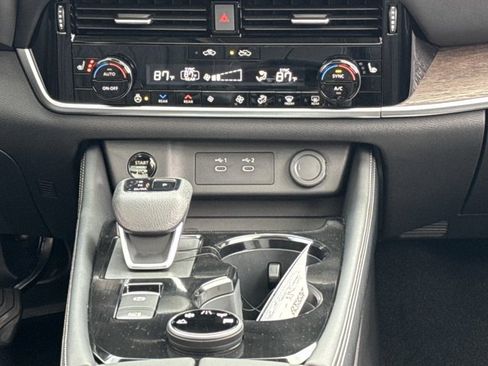 New 2025 Nissan Rogue Platinum w/ Tech Package AWD/4WD image 19