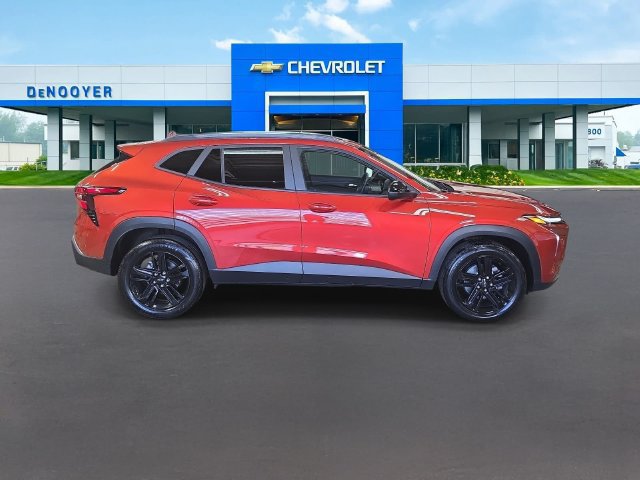 Used 2024 Chevrolet Trax ACTIV w/ Sunroof Package FWD image 9