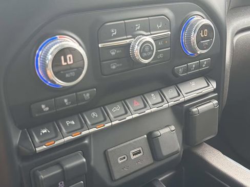 Used 2019 GMC Sierra 1500 SLT w/ SLT Premium Plus Package RWD image 29