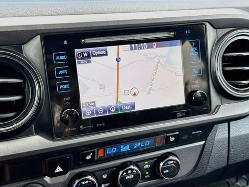 Used 2019 Toyota Tacoma SR5 AWD/4WD image 14