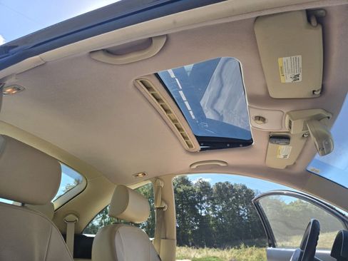 Used 2010 Volkswagen Beetle Coupe image 11