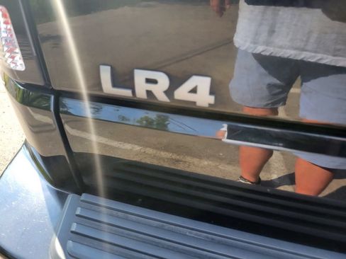 Used 2016 Land Rover LR4 HSE AWD/4WD image 8