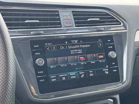 Used 2023 Volkswagen Tiguan SE R-Line image 29