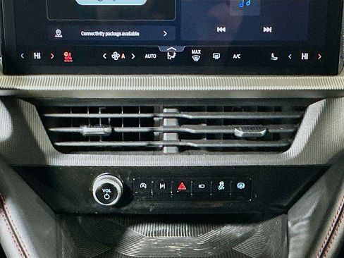 Used 2025 Ford Explorer ST-Line w/ ST-Line Street Pack image 16