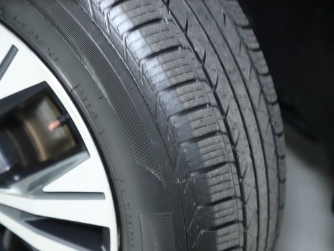 Used 2023 Nissan Rogue SV image 38