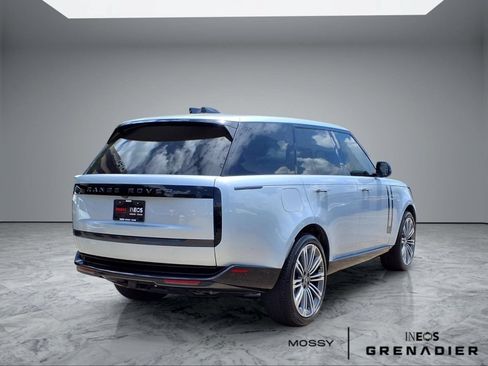 Used 2025 Land Rover Range Rover SE AWD/4WD image 7