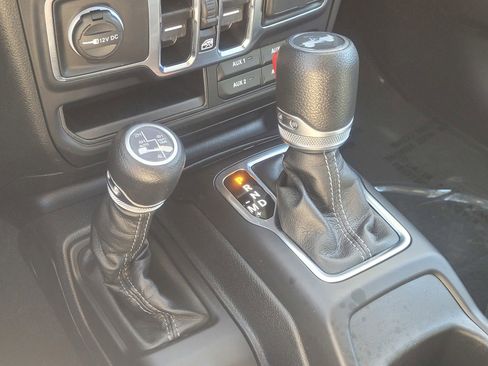 Used 2024 Jeep Wrangler Unlimited w/ Convenience Group AWD/4WD image 26