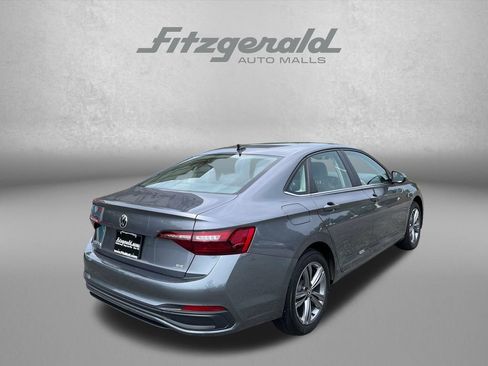 Used 2024 Volkswagen Jetta SE FWD image 8