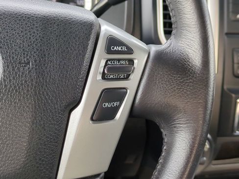 Used 2019 Nissan Titan SL w/ Midnight Edition image 27