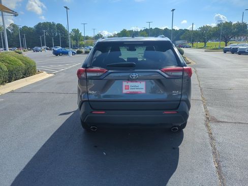 Used 2019 Toyota RAV4 XLE w/ Carpet Mat Package AWD/4WD image 7