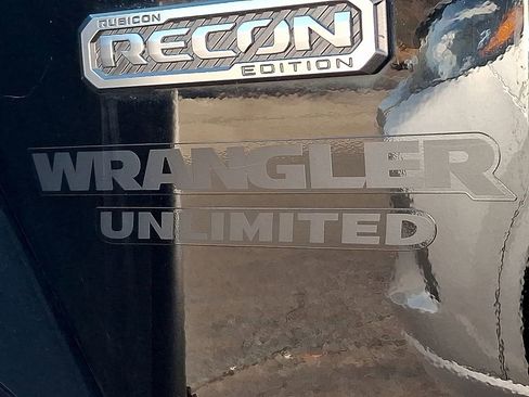 Used 2017 Jeep Wrangler Unlimited Rubicon image 10