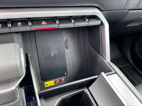 Used 2025 Toyota Tundra Platinum image 39