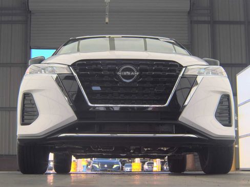 Used 2025 Nissan Kicks Play S FWD image 11