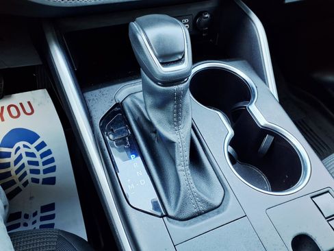 Used 2024 Toyota Highlander LE image 25