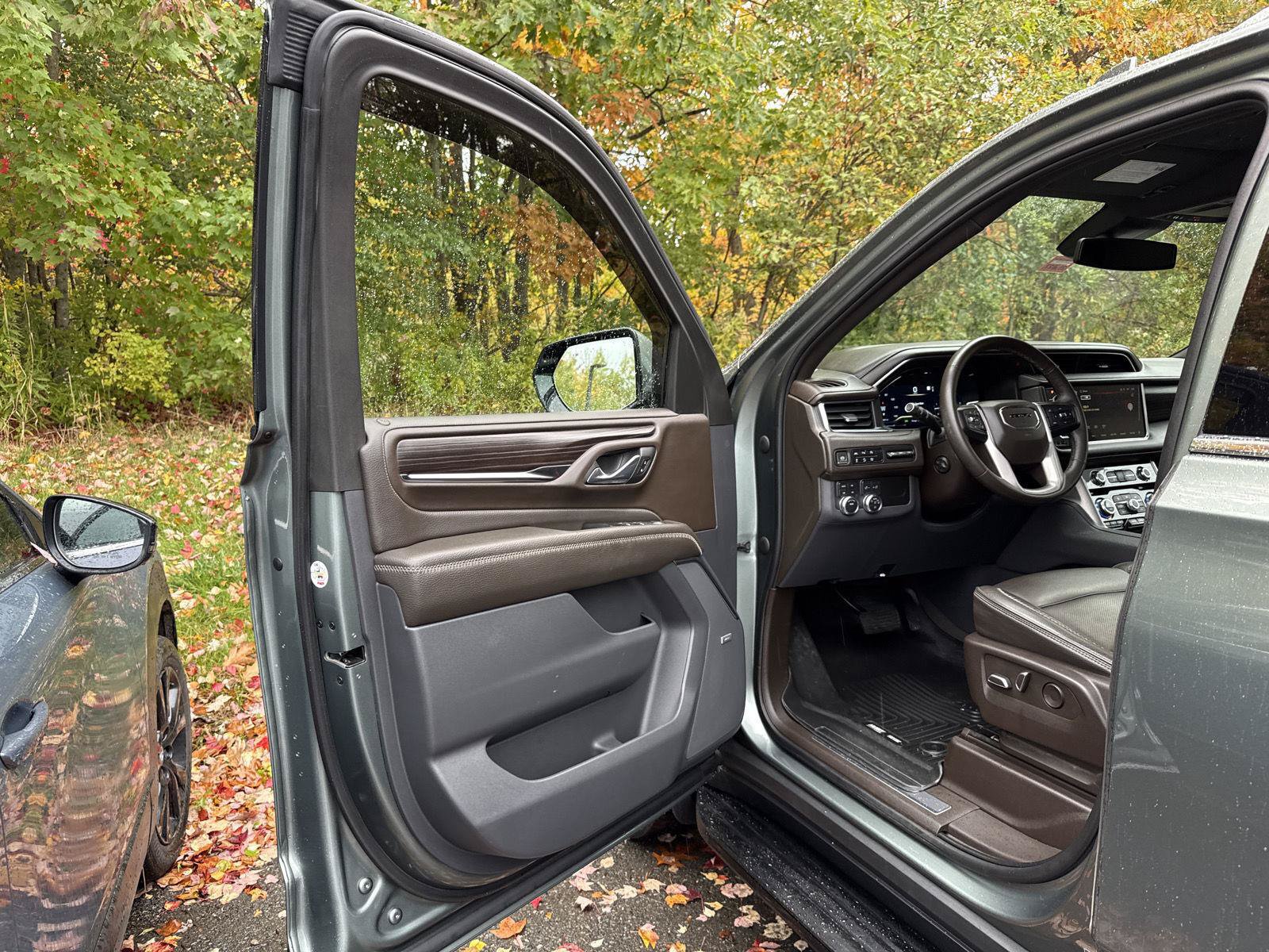 Used 2023 GMC Yukon Denali AWD/4WD image 13