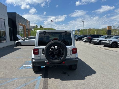 Used 2023 Jeep Wrangler Unlimited Sahara w/ Cold Weather Group AWD/4WD image 3