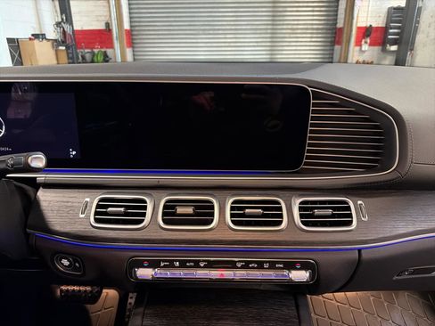 Used 2025 Mercedes-Benz GLS 450 4MATIC image 19