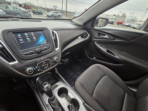 Used 2018 Chevrolet Malibu LT FWD image 25