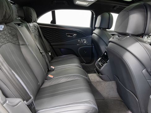 Used 2024 Bentley Flying Spur Plug-In Hybrid AWD/4WD image 14