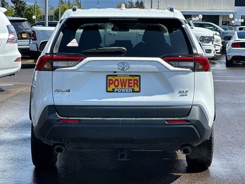 Used 2021 Toyota RAV4 XLE AWD/4WD image 5