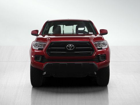 Used 2017 Toyota Tacoma SR w/ SR Convenience Package image 8