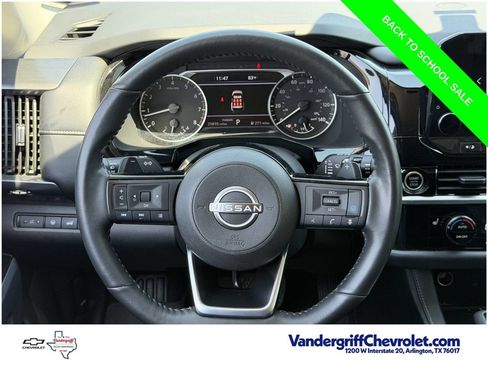 Used 2024 Nissan Pathfinder SL FWD image 12