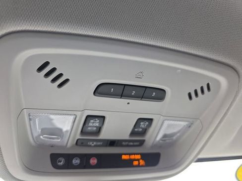 Used 2020 Chevrolet Traverse LT w/ LT Premium Package image 27