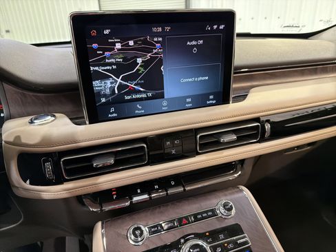 Used 2022 Lincoln Aviator Reserve image 19