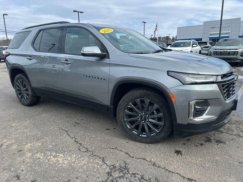 Used 2023 Chevrolet Traverse RS image 7