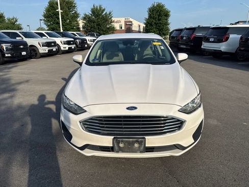 Used 2019 Ford Fusion SE FWD image 2