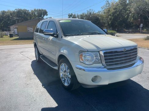 Used 2008 Chrysler Aspen Limited image 2