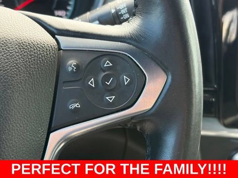 Used 2022 Chevrolet Traverse LT FWD image 22