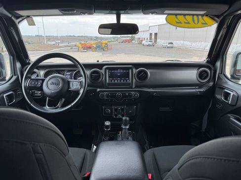 Used 2022 Jeep Gladiator Willys AWD/4WD image 21