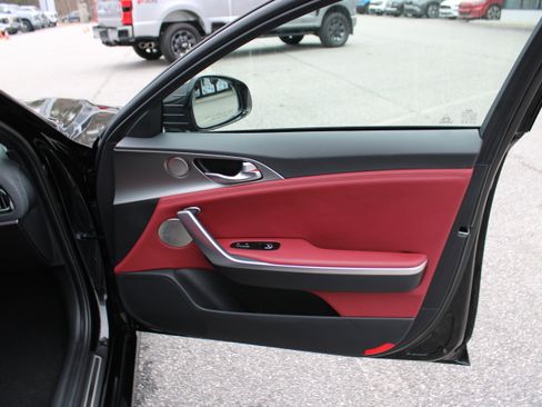 Used 2018 Kia Stinger GT1 image 16