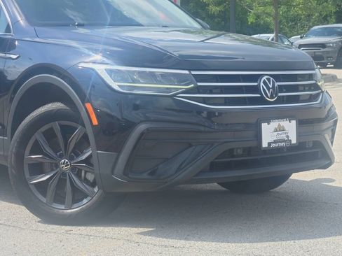 Used 2022 Volkswagen Tiguan SE AWD/4WD image 2