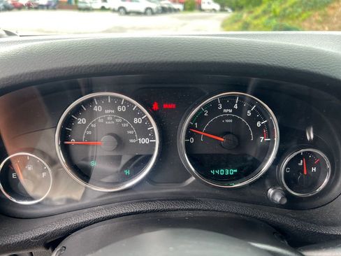 Used 2018 Jeep Wrangler Unlimited Rubicon w/ Cold Weather Group image 16