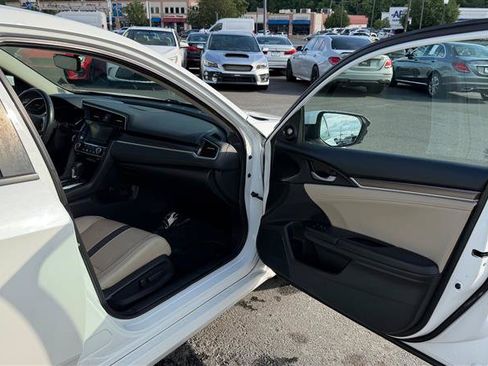 Used 2020 Honda Civic Touring image 32
