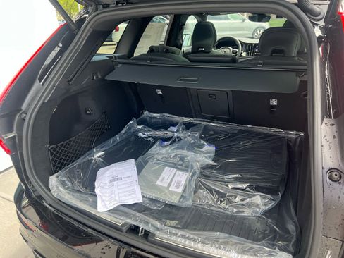 New 2025 Volvo XC60 B5 Ultra w/ Climate Package image 11