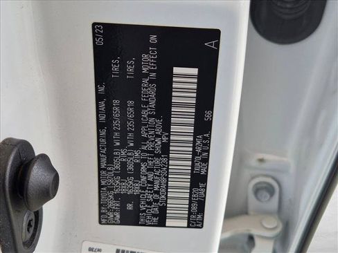 Used 2023 Toyota Highlander XLE FWD image 25