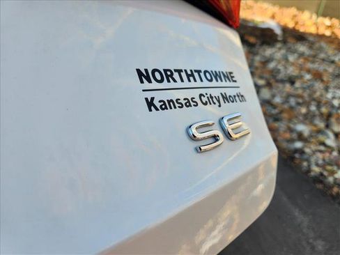 Used 2025 Volkswagen Jetta SE w/ Sunroof Package image 19