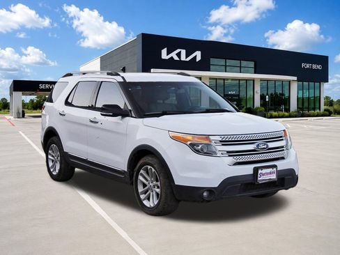 Used 2013 Ford Explorer XLT FWD image 3