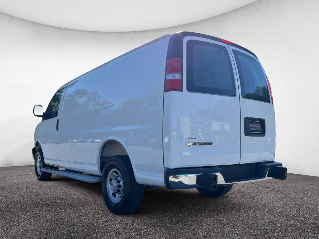 Used 2025 Chevrolet Express 2500 w/ Driver Convenience Package RWD image 5