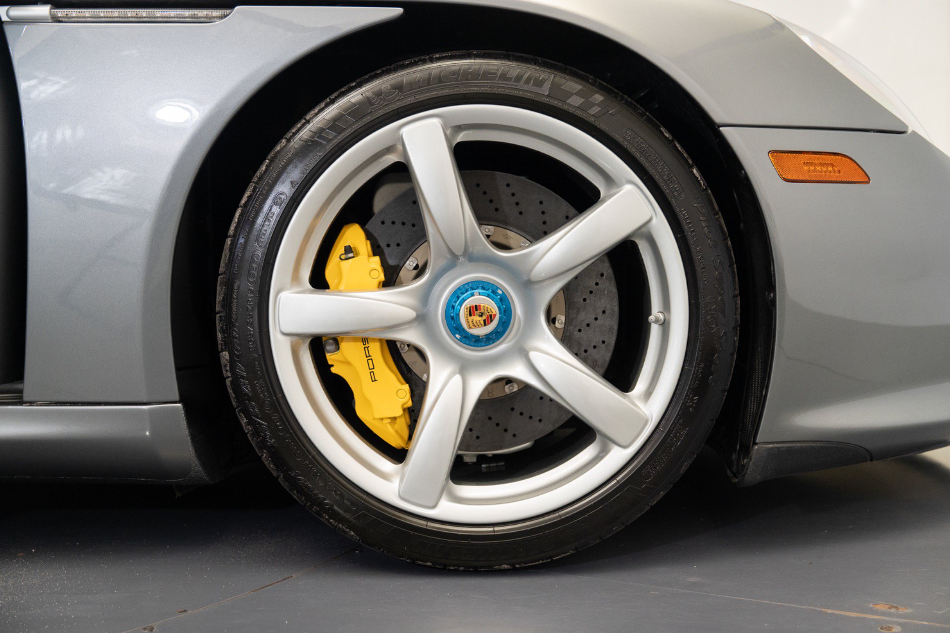 Used 2004 Porsche Carrera GT RWD image 15