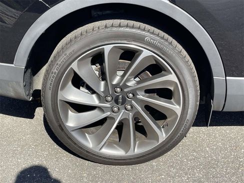 Used 2022 Lincoln Nautilus Reserve w/ Equipment Group 201A image 9